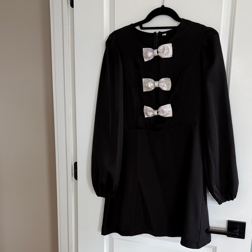 Black keyhole open dress with Silver Bows